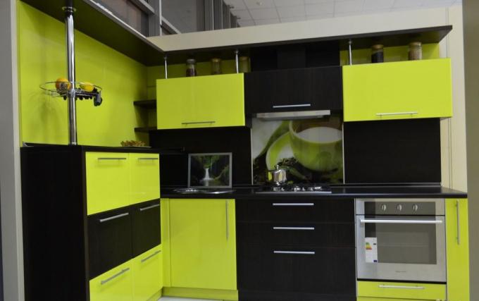 Dapur hijau (42 foto): dekorasi interior dengan warna hijau muda dan warna lain, instruksi, video dan foto