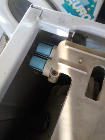 Bagaimana sistem Teluk air di mesin cuci otomatis?