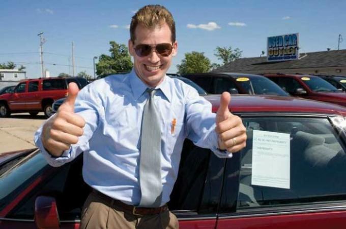 salesman mobil mampu "vtyuhat" setiap clunkers. | Foto: elementsofrest.com.