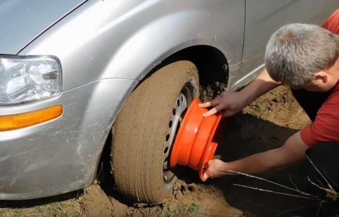 Cara membuat hal yang dapat menarik mobil dari setiap rawa