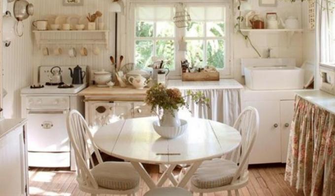 Dapur putih dalam gaya Provence (39 foto), pilihan wallpaper, perangkat dapur, aksesori, lukisan do-it-yourself, instruksi, tutorial foto dan video, harga