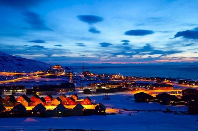 Longyearbyen - kota paling utara di dunia (Norwegia).
