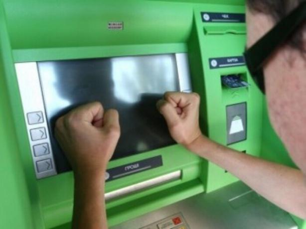 Jika ATM tergantung, maka Anda tidak harus gugup.