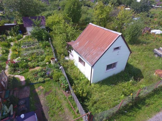 Cottage dan 5 ekar tanah: untuk menanam kebun sayur atau tumbuh taman?