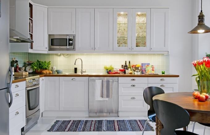Dapur bergaya Skandinavia (39 foto): petunjuk video untuk pemasangan DIY, furnitur apa yang harus dipilih untuk interior dapur Swedia, harga, foto