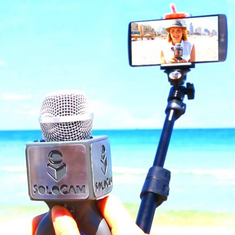 SoloCam - selfie-stick dengan built-in microphone