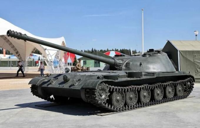 Pengalaman Uni Soviet pada tank-tank dan senjata self-propelled tidak. | Foto: yandex.ru. 
