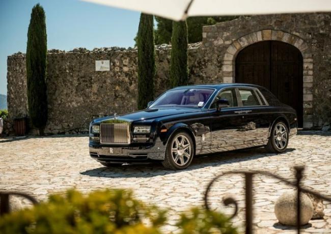 Baik Rolls-Royce tua phantom juga semua baik. 