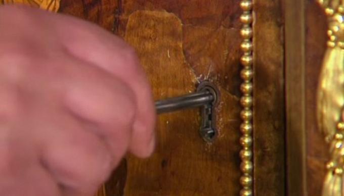 biro lubang kunci dari abad XVIII.