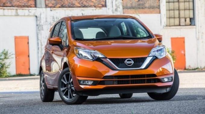 Nissan Versa Catatan tahun 2017. | Foto: cheatsheet.com.