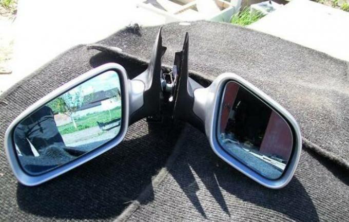 Satu set cermin untuk Jerman Audi A6 sedan kelas bisnis. | Foto: ria.com.
