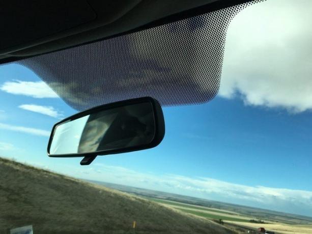 frit kaca tidak hanya melindungi, tetapi juga untuk matahari pengemudi.