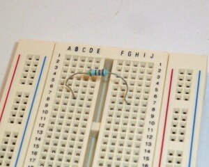 Gambar. 2. koneksi yang tepat dari resistor