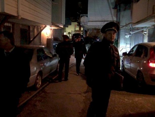 Sochi polisi sekali lagi melakukan penggerebekan di garasi di Alpine Street.