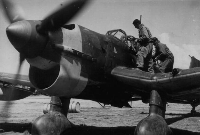 "Terjebak" di langit, mengapa Junkers Ju 87 tidak landing gear ditarik selama penerbangan dan gemuruh yang mengerikan sebelum dump bom