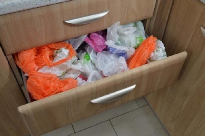 paket penyimpanan kotak dapat digunakan hanya jika dapur banyak ruang. / Foto: vplate.ru. 