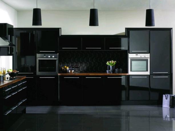 Warna hitam di bagian dalam dapur - daya tarik yang apik