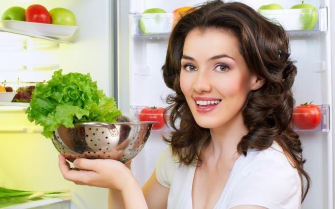 Cara menyimpan daun selada di lemari es: rekomendasi, tip, dan resep