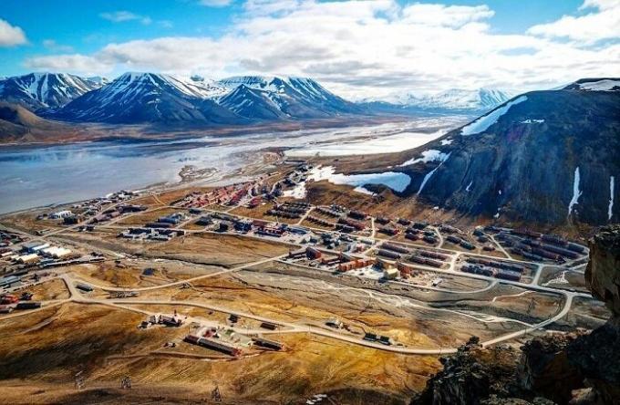 Longyearbyen - kota paling utara di dunia (Norwegia).