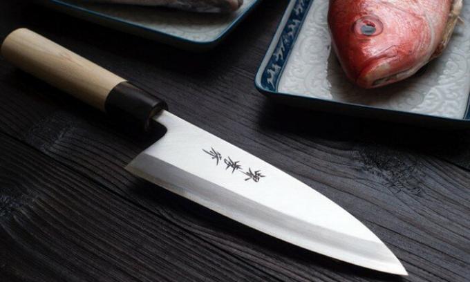 Jepang menunjukkan cara yang sangat asli untuk pisau cepat mempertajam tanpa batu khusus