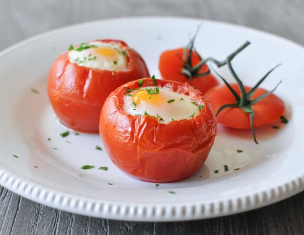 Telur orak-arik dengan tomat