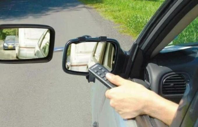Kesalahan, yang driver membuat ketika menyesuaikan cermin. 