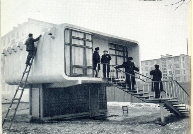 rumah plastik eksperimental, yang dibangun di Uni Soviet pada tahun 1961.