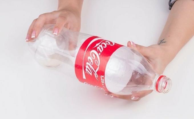 Perlu botol plastik sederhana.