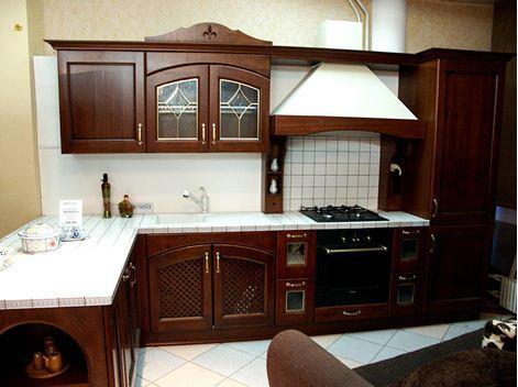 Satu set furnitur dapur klasik khas dari pabrikan Italia - pabrik CESAR