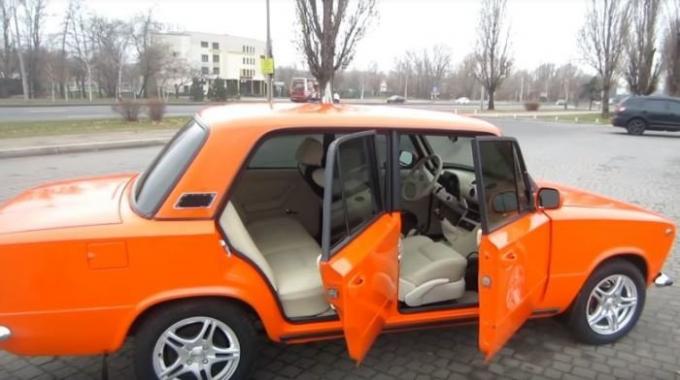 Tuning level 80: penduduk Zaporozhye telah membuat "Penny" dalam sedan mewah