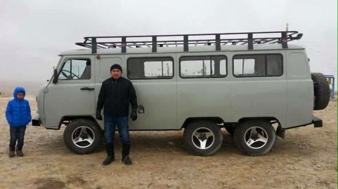 Triaksial UAZ, yang di Mongolia dan tidak jarang. | Foto: carakoom.com.