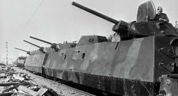 Lapis baja mulai sudah selama perang diterima dari menara T-34. | Foto: twitter.com.