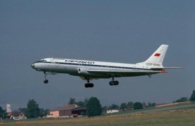 Fatal "ambil" Tu-104: baik tergesa-gesa dan sikap keras kepala hancur reaktif "keajaiban Rusia"