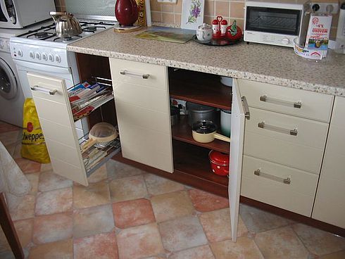 Merakit kitchen set sendiri, Anda dapat memikirkan semua lemari persis seperti yang Anda butuhkan