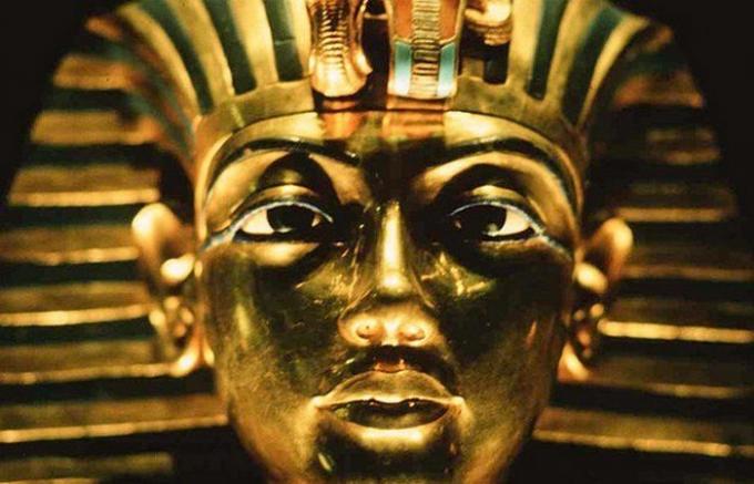 Topeng Tutankhamun.