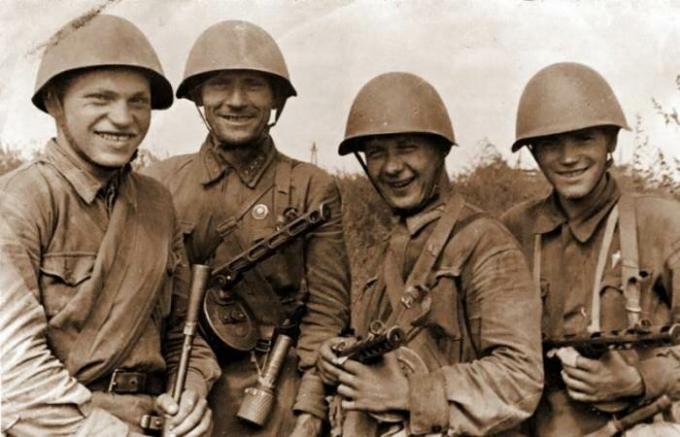Bagaimana bahwa helm Soviet lebih baik daripada helm Jerman kebanggaan