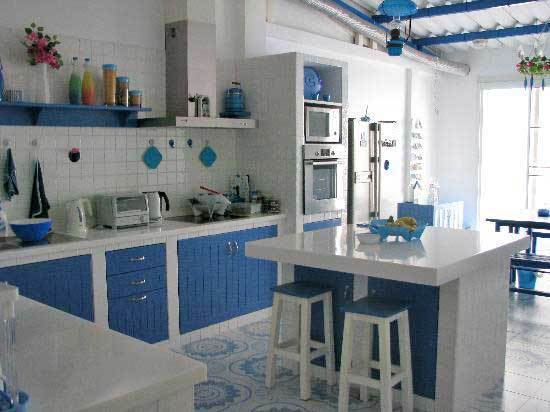 Dapur dalam gaya Yunani (38 foto): petunjuk video untuk mendekorasi desain interior dengan tangan Anda sendiri, harga, foto