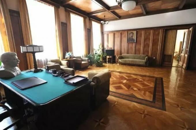 Interior kabinet di kediaman musim panas "panjang", terletak di taman bernama "Semenov-Joy" Hitung Orlov. | Foto: diletant.media.