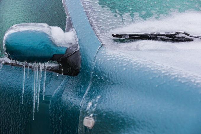 Alat ini berguna untuk cepat "unfreezing" dari mobil.