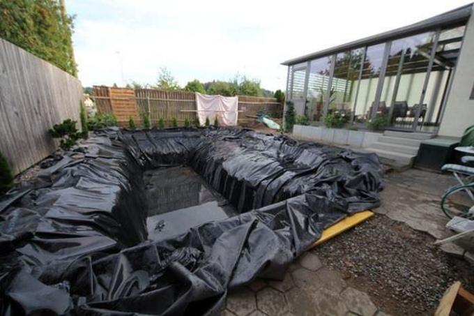 Pit waterproofing kolam renang tertutup materi