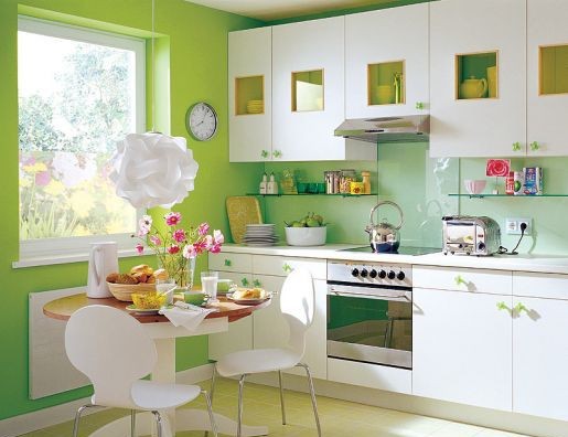 Skema warna yang harmonis untuk dapur kecil