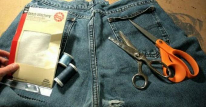 Cara untuk memperbaiki jeans jika mereka dikenakan di tempat yang salah