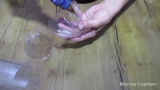 Vas eksklusif terbuat dari botol plastik