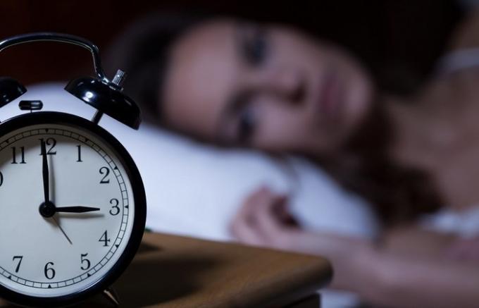 "Tidak bisa tidur?": Trik sederhana yang akan membantu mendapatkan tidur bahkan dengan sulit tidur
