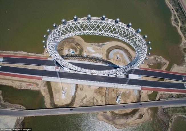 Cina membangun dunia Ferris wheel pertama tanpa sumbu