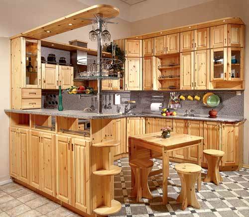 Dapur untuk tempat tinggal musim panas yang terbuat dari pinus (36 foto): petunjuk video untuk memilih furnitur dapur yang terbuat dari kayu dengan tangan Anda sendiri, harga, foto