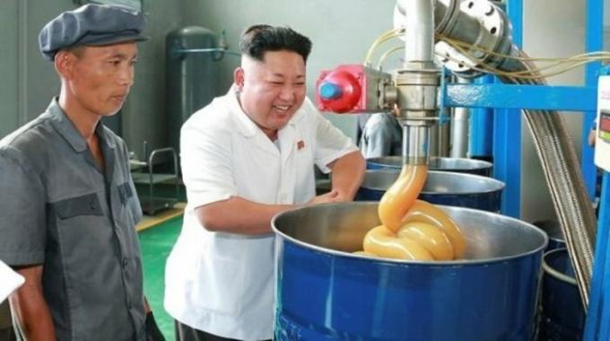 Relevansi khusus untuk makanan dan untuk diri sendiri. Dalam foto tersebut, Kim Jong-un / Foto: cn15.nevsedoma.com.ua. 