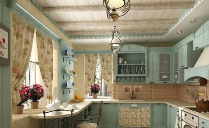 Interior dapur di rumah kayu (57 foto): petunjuk video untuk mendekorasi desain rumah rumah pedesaan dari bar dengan tangan Anda sendiri, harga, foto