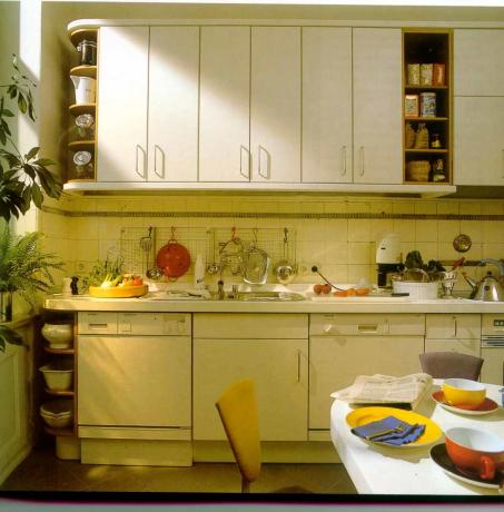 Pengaturan dapur: Petunjuk video DIY untuk pemasangan, ide desain untuk ruangan 5,5, 6 meter persegi, 8 9, 10 meter persegi, harga, foto
