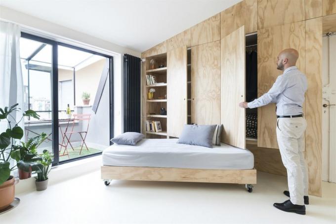 Odnushka 28 m² dengan "sihir" furnitur custom-made